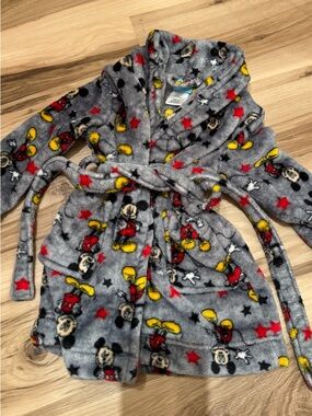Disney Gray Mickey Mouse Plush Kids Robe with Red and Yellow Accents LIKE NEW 2t